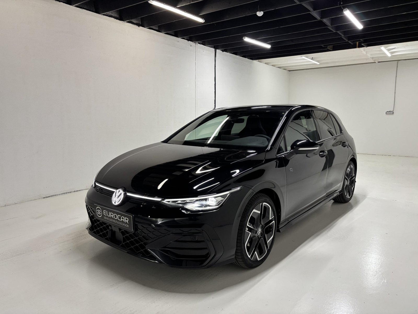 VOLKSWAGEN GOLF 8 FINITION R LINE 2.0 TDI 150 CV